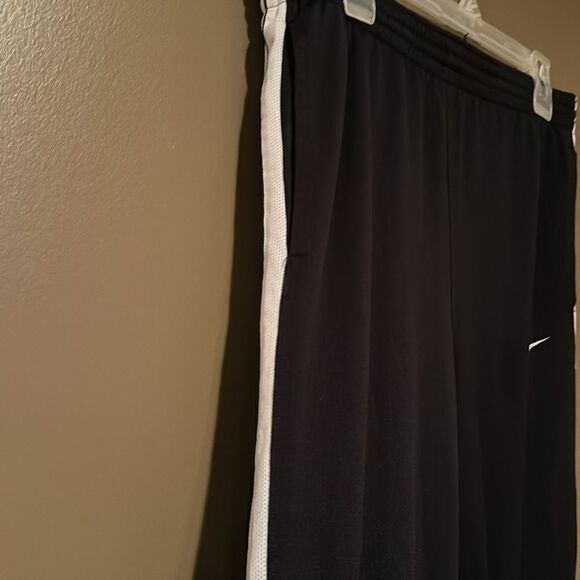 Nike Black Joggers Basketball Pants Size Medium White Stripe On Side - Picture 4 of 7